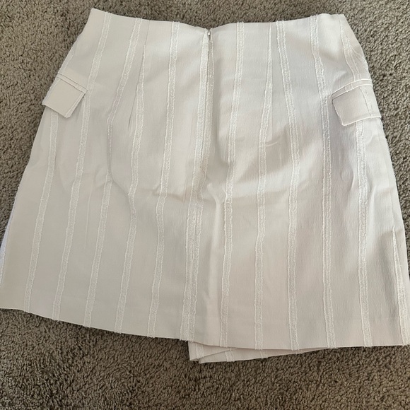 H&M Cream Mini Skirt - Picture 2 of 3